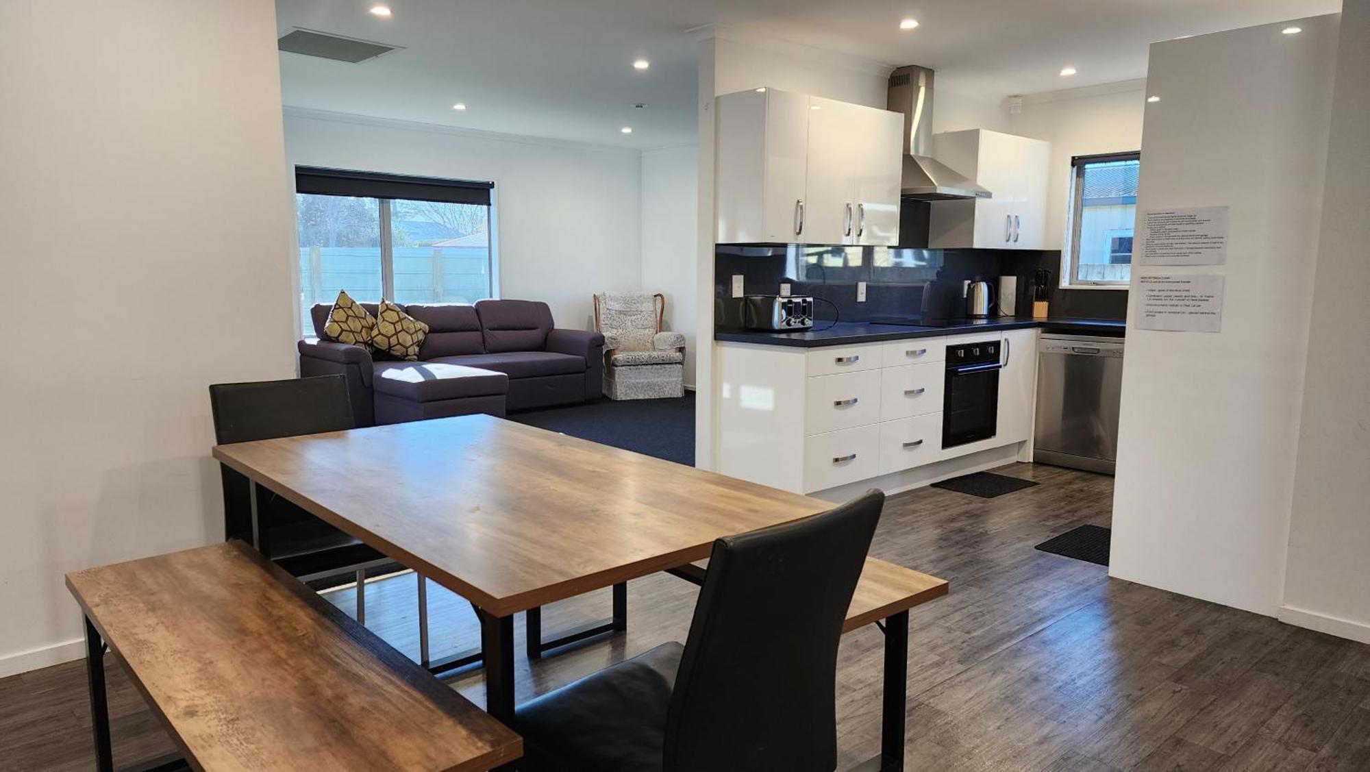 Oaktree Entire Holiday Home, Sleeps 8 To12 Rotorua Exterior foto