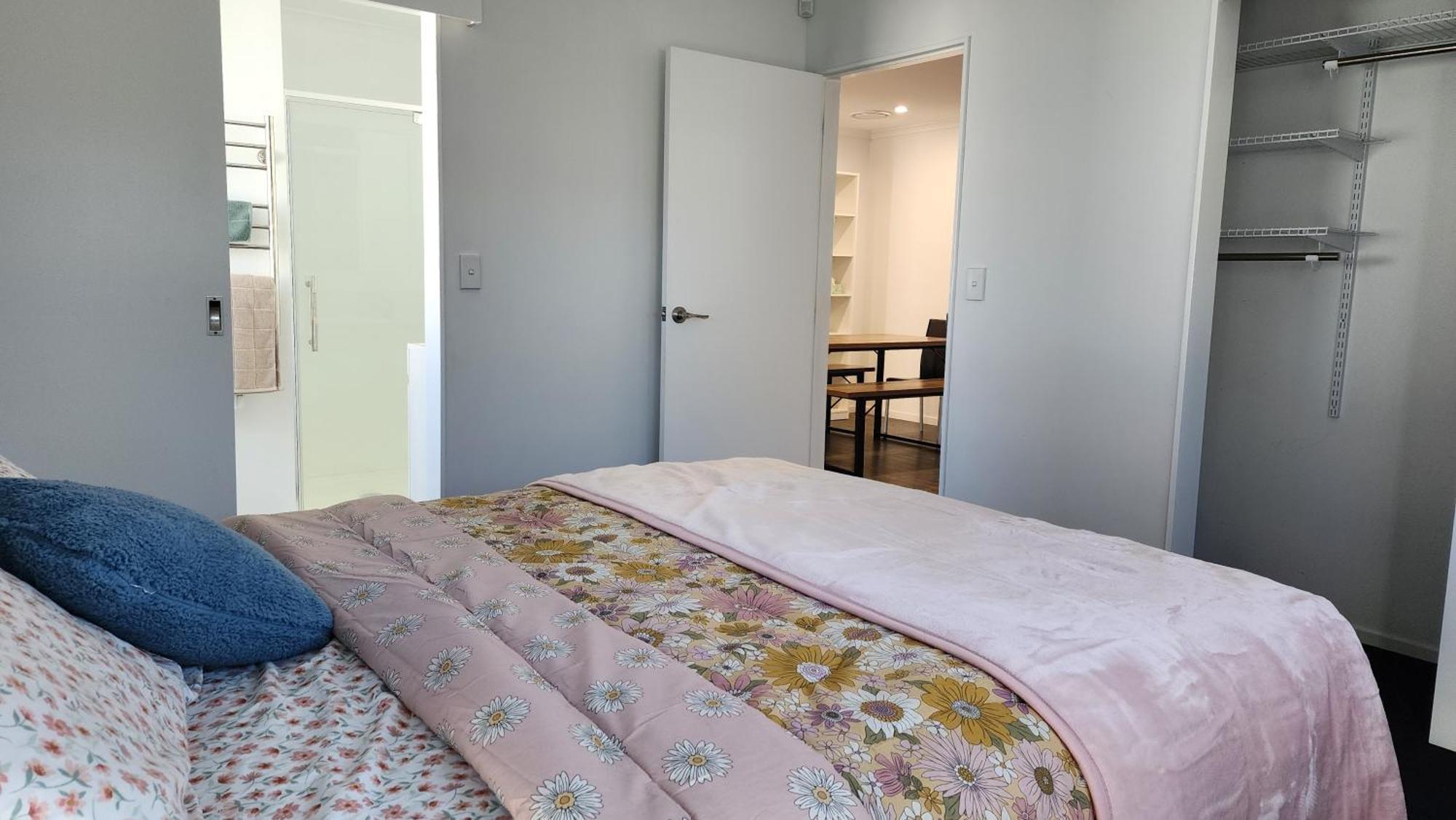Oaktree Entire Holiday Home, Sleeps 8 To12 Rotorua Exterior foto